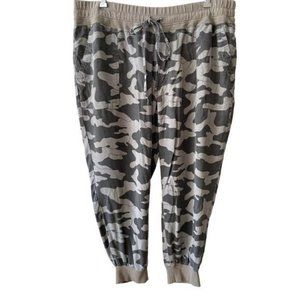 KUT Women's Plus Size Relaxed Military Print Ribbed Pants